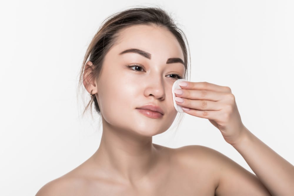 Tratamente faciale de curățare și hidratare - dermatologie estetică Dr. Elena Martin București
